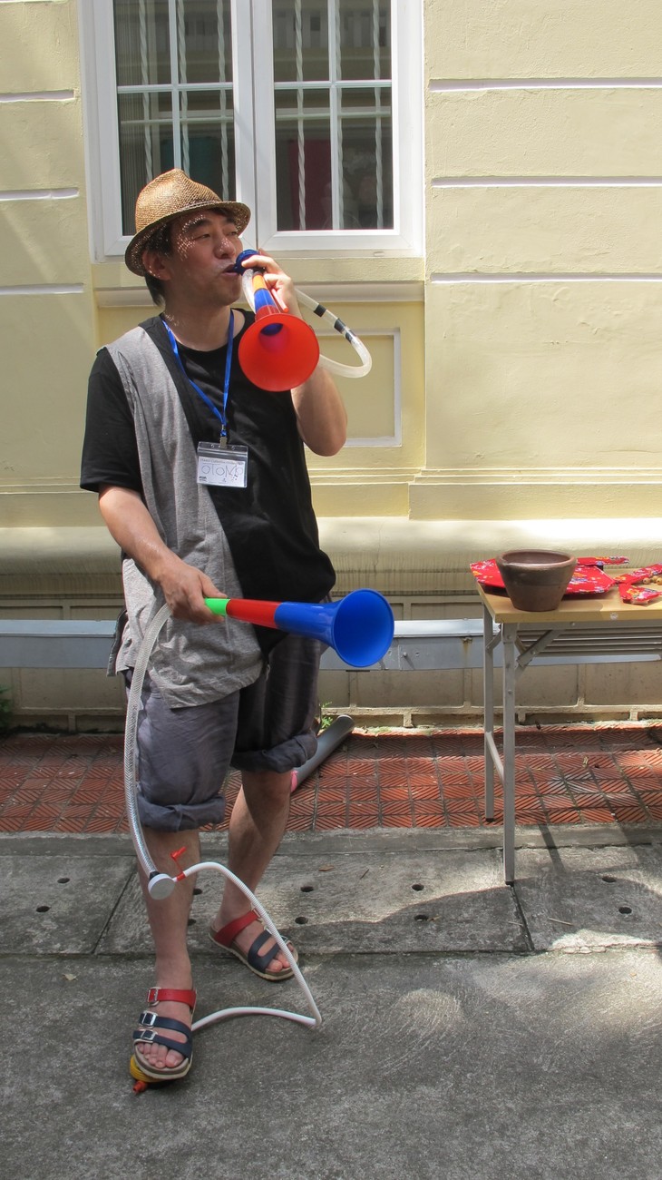 Hanoi Collective Orchestra performs with home-made instruments - ảnh 3