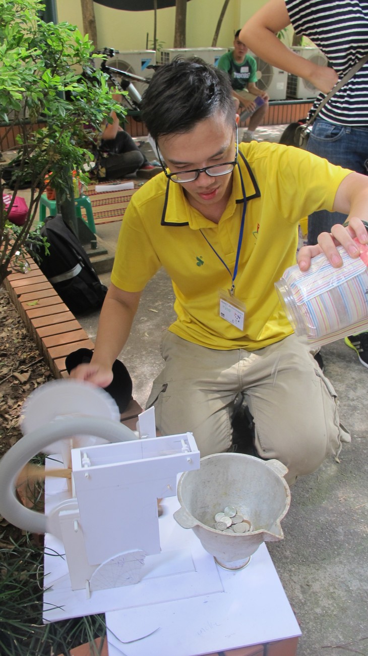 Hanoi Collective Orchestra performs with home-made instruments - ảnh 9