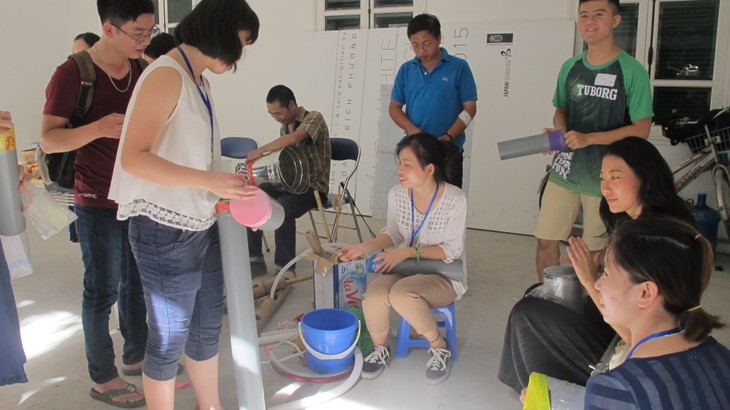 Hanoi Collective Orchestra performs with home-made instruments - ảnh 7