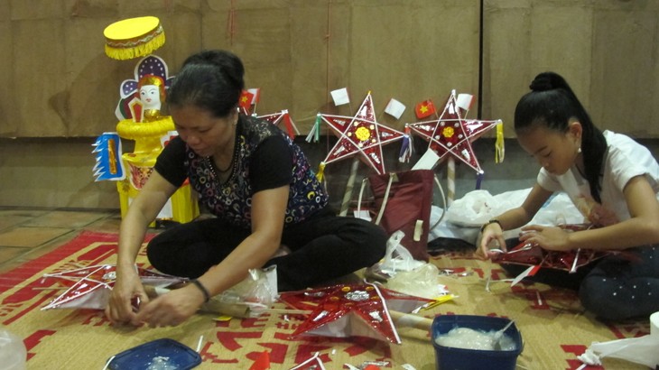 Mid Autumn festival celebration in Hanoi’s Old Quarter - ảnh 4