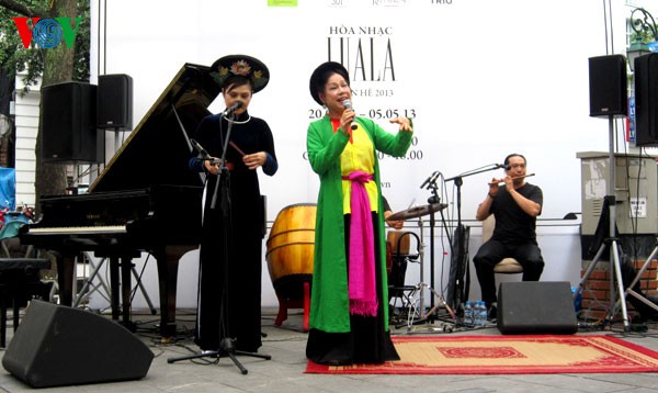 Concierto callejero: encuentro de las músicas tradicional y moderna - ảnh 1