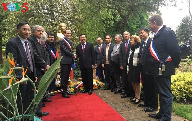 Conmemoran aniversario 127 del natalicio del presidente Ho Chi Minh en varios países - ảnh 1