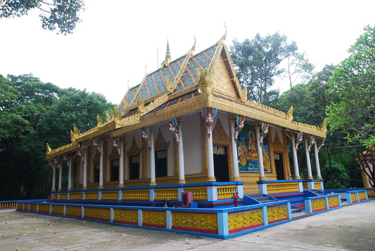 Visitan pagodas de los Jemeres en Soc Trang - ảnh 2