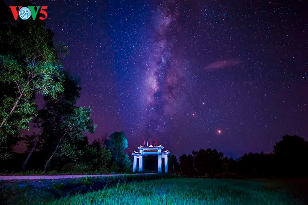 Momentos bellos de la antigua ciudad imperial de Hue - ảnh 17