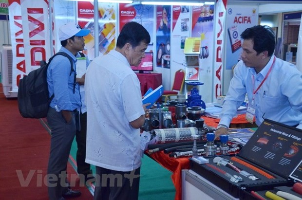 Cooperación económica es impulso para desarrollo de relaciones Vietnam-Camboya - ảnh 1