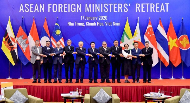 Efectúan Conferencia a puerta cerrada de Cancilleres de la Asean en Nha Trang - ảnh 1