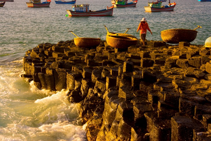 Phu Yen, una tierra soleada y con hermosa naturaleza - ảnh 2