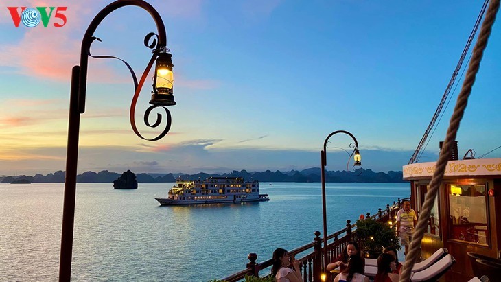 Bahía de Ha Long, entre las 50 maravillas naturales más hermosas del mundo - ảnh 9