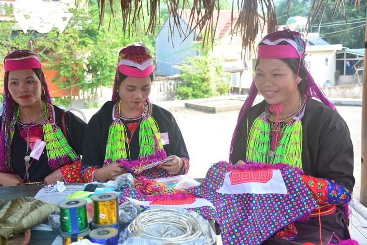 Descubrir el mercado de Ha Lau en Tien Yen - ảnh 2