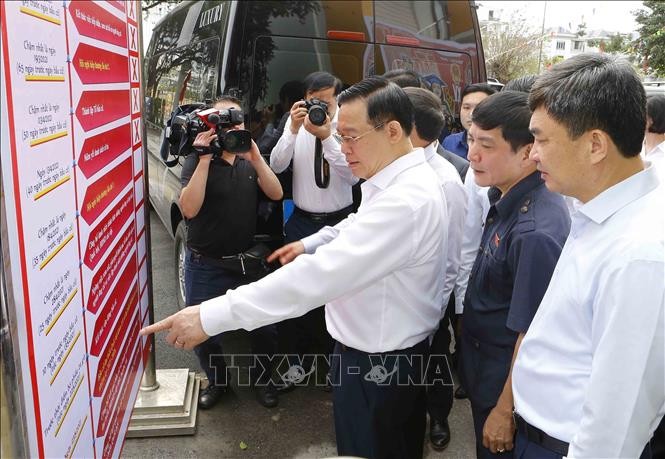 Presidente del Parlamento revisa preparativos para los próximos comicios legislativos en Quang Ninh - ảnh 1