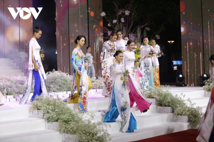 Inauguran el 8º Festival de Ao dai de Ciudad Ho Chi Minh - ảnh 1