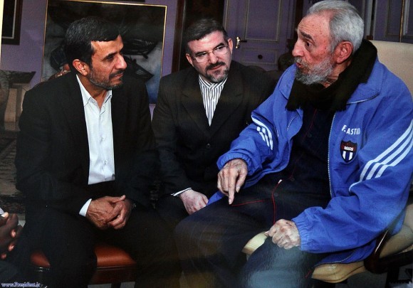 Presidente iraní Ahmadinejad conversa con Fidel Castro en su visita a Cuba - ảnh 1