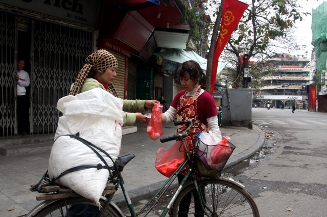 Hanoi en la mañana del primer día del Tet - ảnh 4