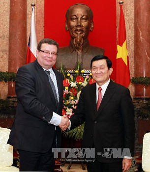 Presidente de Vietnam valora cooperación con Laos y República Checa - ảnh 2