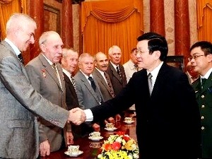 Presidente vietnamita agradece a veteranos soviéticos por su ayuda en la guerra  - ảnh 1