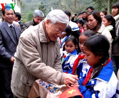 Aprecia el líder partidista esfuerzos de Yen Bai para vencer la pobreza - ảnh 2