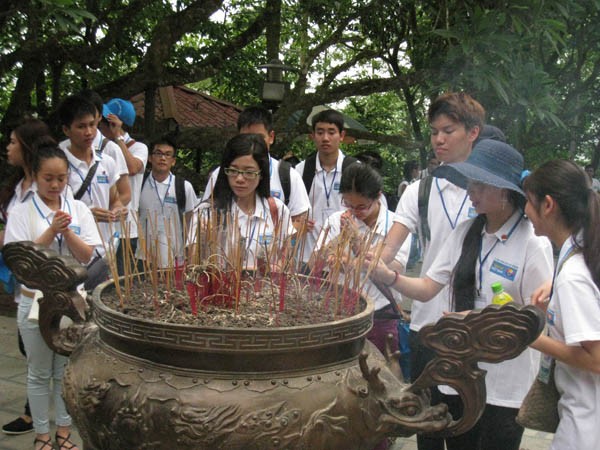 Jóvenes vietnamitas en ultramar retornan al manantial - ảnh 1