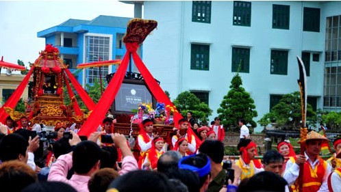 Phu Xuyen prima desarrollar gremios para cumplir programa de nuevo campo - ảnh 3