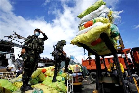 Prosiguen ayudas humanitarias internacionales para Filipinas - ảnh 1