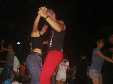 Salsa callejera, patio de recreo para jóvenes en la capital - ảnh 3