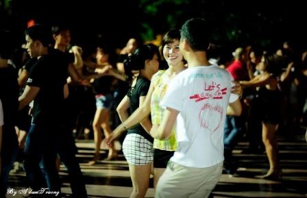 Salsa callejera, patio de recreo para jóvenes en la capital - ảnh 2