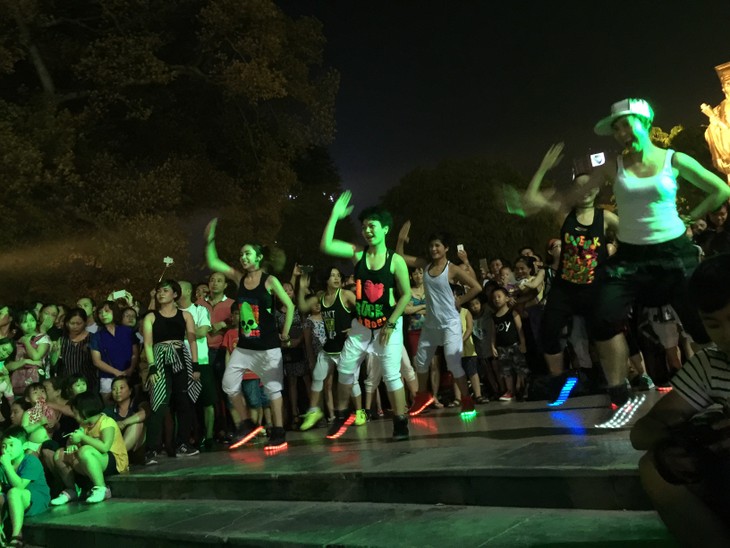 Zumba non-stop party in Hanoi - ảnh 2