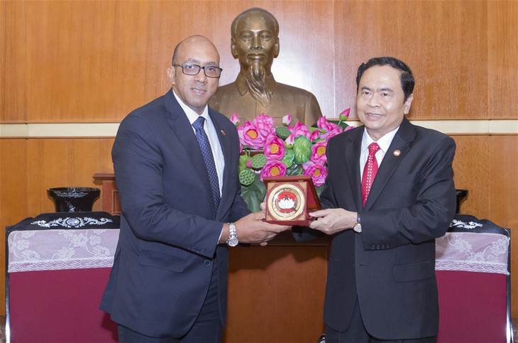 VFF President receives Cuban ambassador Herminio Lopez Diaz - ảnh 1