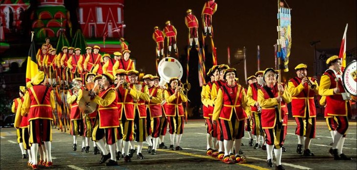 Stilt Walking of Belgium: fights on stilts - ảnh 2