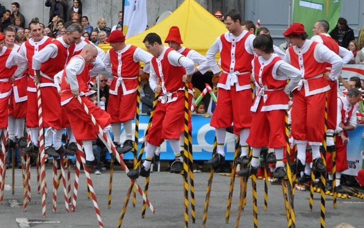 Stilt Walking of Belgium: fights on stilts - ảnh 1