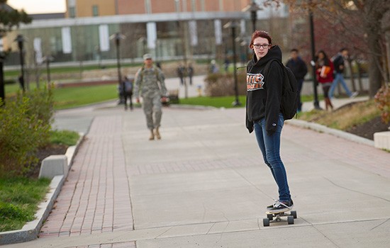 Like a bullet: The insane sport of longboarding in America - ảnh 2