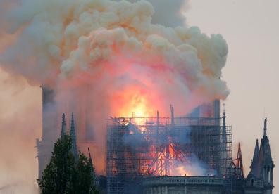 Notre Dame Cathedral fire under control - ảnh 1