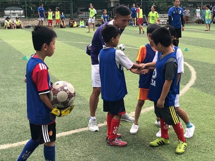 유럽 축구팀연맹, 베트남에 온라인 교육 개설 - ảnh 1