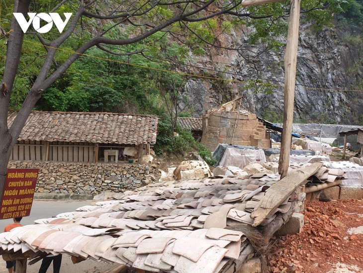 랑선(Lạng Sơn)성 따이-눙(Tày - Nùng)족의 음양 기와 제작 공예 - ảnh 1