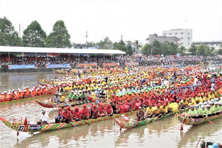 2020년 크메르족 전통 조정 경기 축제 - ảnh 1