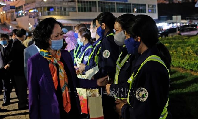 당과 정부 지도자들의  설날 축하 활동 - ảnh 2