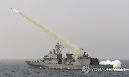   La marine et l'armée de l'air sud-coréenne effectuent un exercice de tirs de précision - ảnh 1