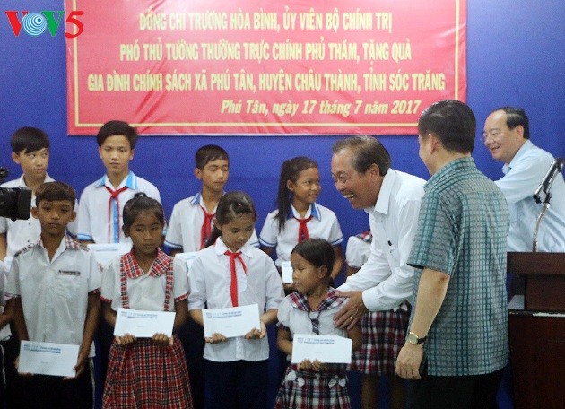 Truong Hoa Binh en tournée à Soc Trang - ảnh 2