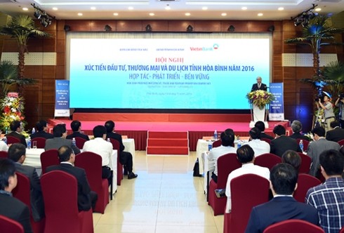 Nguyên Xuân Phuc à la conférence de promotion de l’investissement de Hoà Binh - ảnh 1