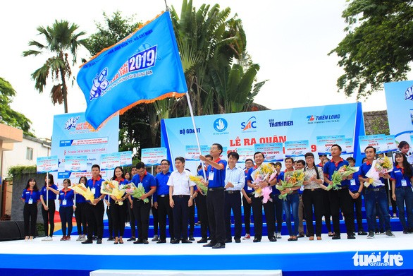 Hô Chi Minh-ville : 20.000 étudiants soutiennent les candidats aux concours d’admission universitaire 2019 - ảnh 1