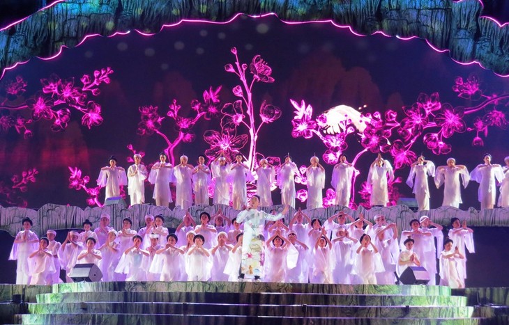 Ouverture de la Fête des grottes de Quang Binh 2019 - ảnh 1