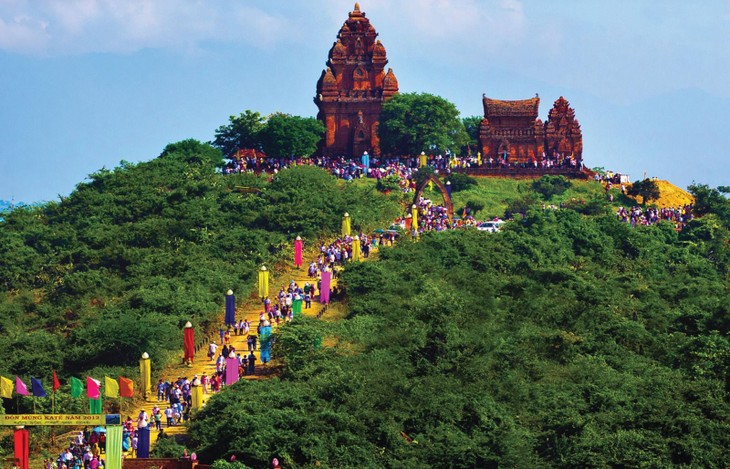 Exposition: “Les couleurs culturelles vietnamienne” à Phu Yên  - ảnh 1