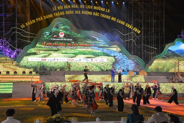 Ouverture de la Fête culturelle et touristique de Muong Lo et des rizières en terrasse de Mù Cang Chai - ảnh 1