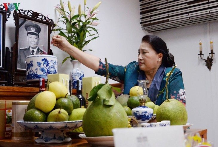 Nguyên Thi Kim Ngân rend hommage à d’anciens dirigeants du Parti et de l’Etat - ảnh 1