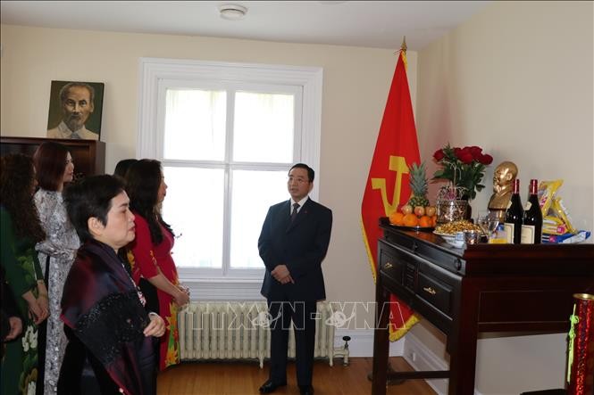 Hommage au président Hô Chi Minh au Canada - ảnh 1