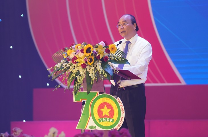 Nguyên Xuân Phuc à la Journée traditionnelle des jeunes volontaires du Vietnam - ảnh 1