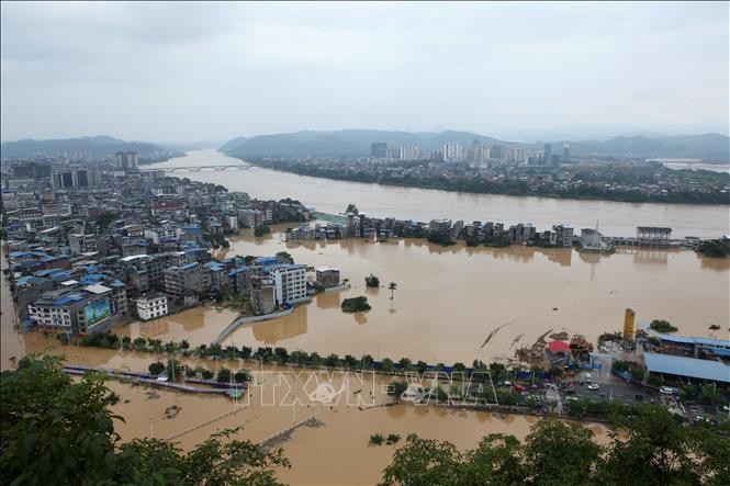 Inondations meurtrières dans le centre de la Chine et en Indonésie - ảnh 1