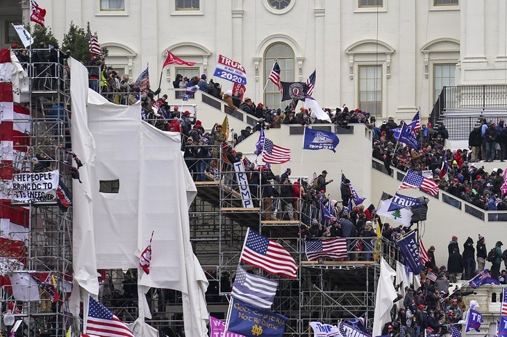 Présidentielle américaine. Mike Pence ne s’opposera pas à la certification de la victoire de Biden - ảnh 1