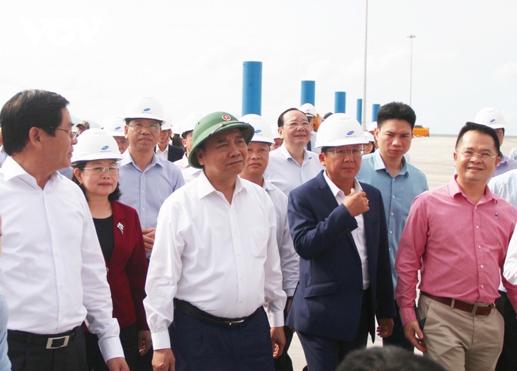 Nguyên Xuân Phuc se rend au complexe portuaire de Cai Mep-Thi Vai - ảnh 1