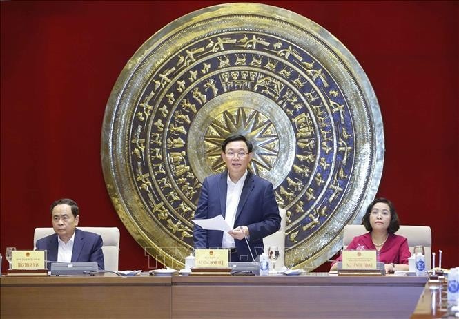 Vuong Dinh Huê travaille avec la commission chargée des députés de l’Assemblée nationale - ảnh 1