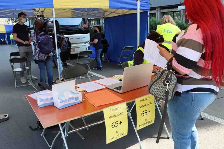 Belgique: un «vacci-bus» pour se faire vacciner sans rendez-vous - ảnh 2